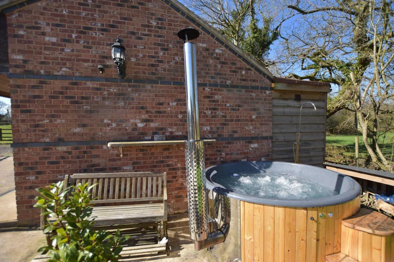 Oak Tree Stables Cottage Birmingam Exterior foto